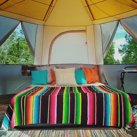 Glamping Tent Next To Nature Reserve Campismo de Luxo Kärde